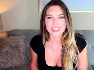 Close up MILF masturbation