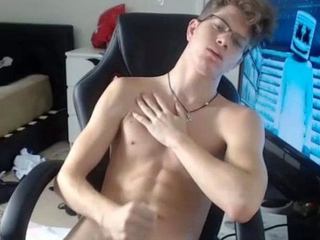 Muscular Hunk Shows Off on Webcam